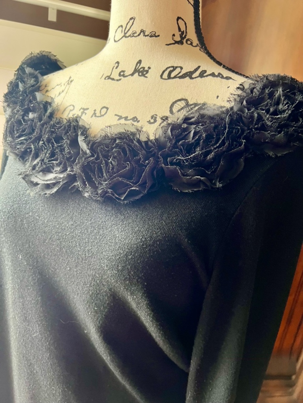 Tafever Fashion Black Ruffled Scoop Neck Top